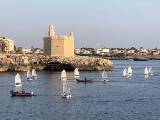 (Fotos) La falta de viento marca el “Trofeu Comodor Sebastià Gordi 2021”