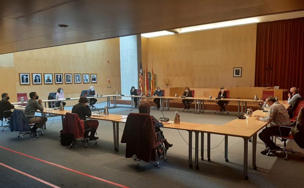 Reunión del sector turístico en el Consell de Menorca