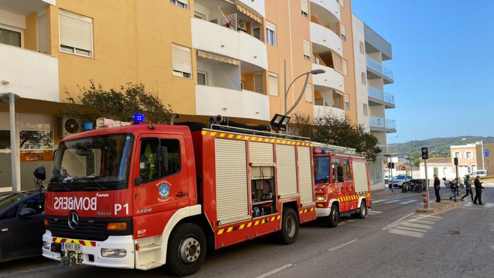 Dos camiones autobombas.