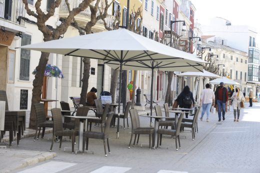 Terrazas en el centro de Maó (Foto: Tolo Mercadal)