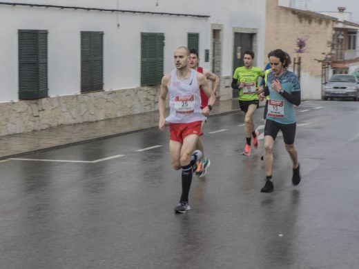 (Galería de fotos) Mitja Marató de Fornells: lluvia, viento y acento mallorquín