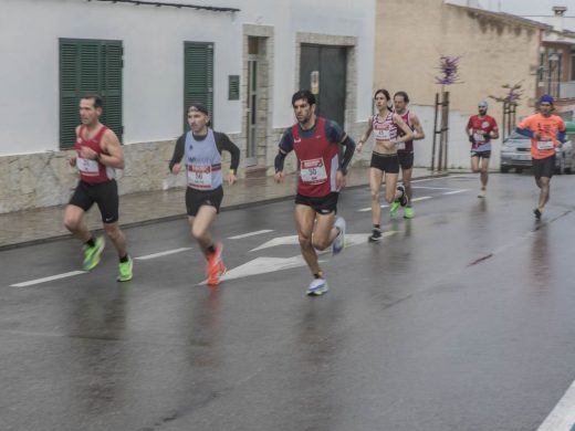 (Galería de fotos) Mitja Marató de Fornells: lluvia, viento y acento mallorquín