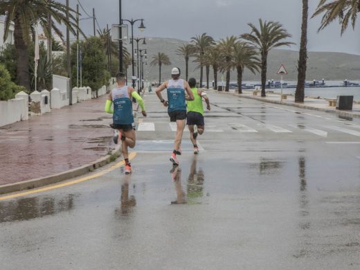 (Galería de fotos) Mitja Marató de Fornells: lluvia, viento y acento mallorquín