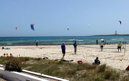 Aprovechando el viento en Punta Prima (Foto: Tolo Mercadal)