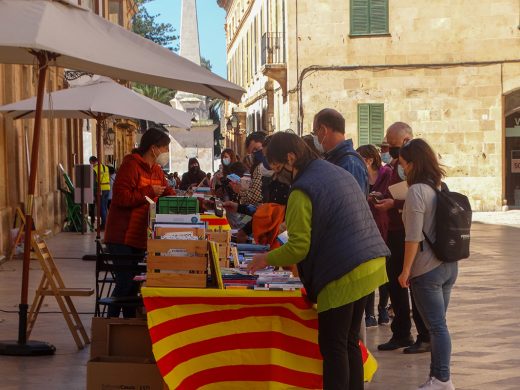 (Fotos) Animación en el Día del Libro en Maó