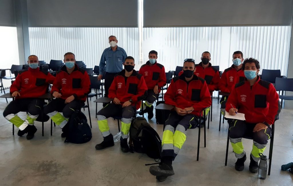 Bomberos de Menorca conocen de primera mano las singularidades de las instalaciones eléctricas (Foto: Endesa)