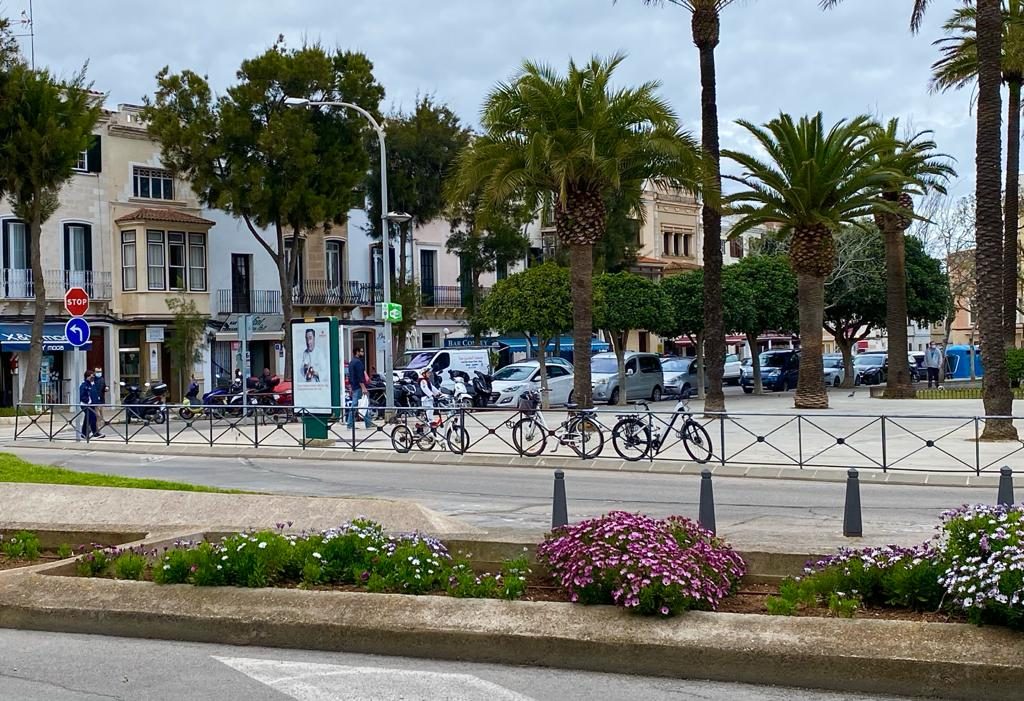 Imagen de la plaza s'Esplanada de Maó (Foto: Tolo Mercadal)