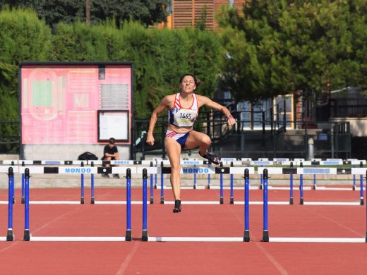 (Fotos) “Lita” López bate el récord de España de 80 metros vallas en máster 45