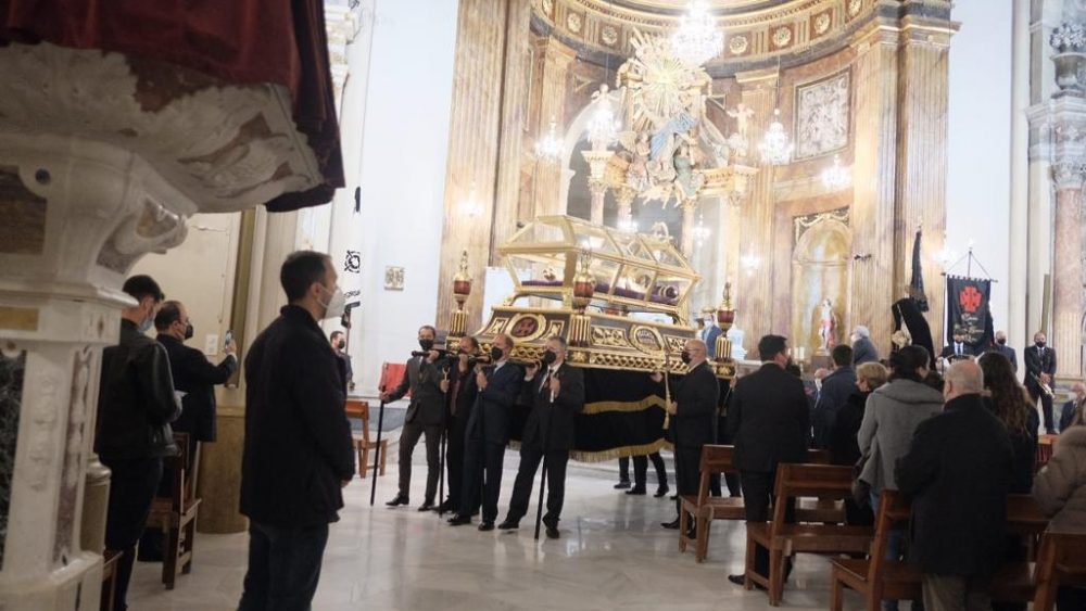 Procesión por dentro.