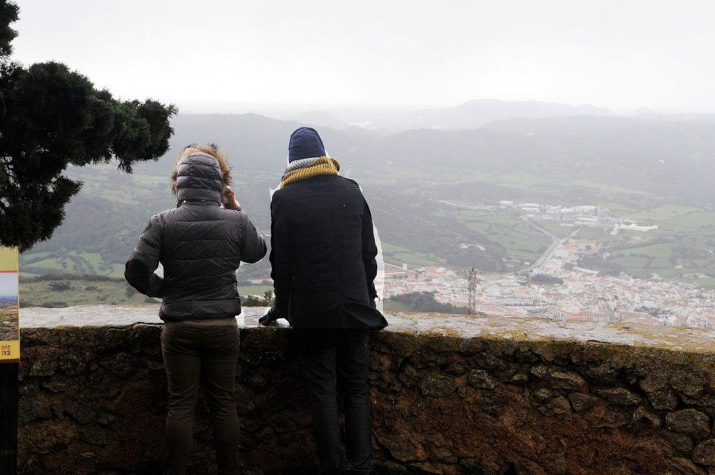 Gente abrigada en Monte Toro (Foto: Tolo Mercadal)