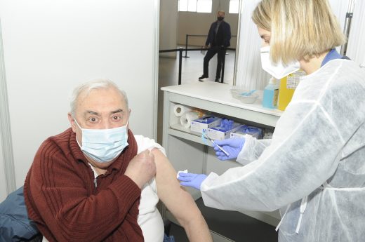 Vacunación en el Recinte Firal de Maó (Foto: Tolo Mercadal)