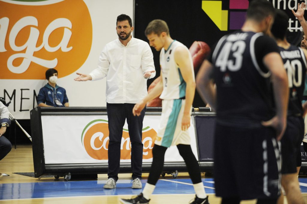 Javier Zamora, en el partido ante el Cornellà (Foto: Tolo Mercadal)