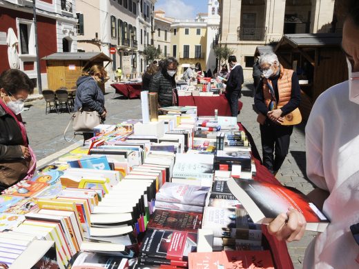 (Fotos) Animación en el Día del Libro en Maó