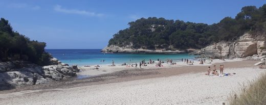 Imagen de la playa de Cala Mitjana