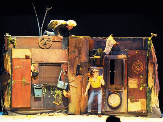 Acrobacias para dar inicio al Festival del Teatre Infantil de Maó