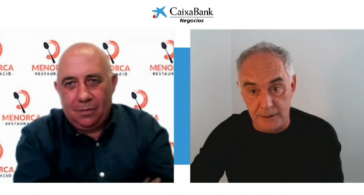 Ferran Adrià, junto a Josep Bosch, en un momento de la charla.