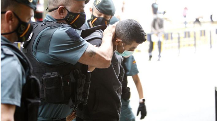 El detenido, al entrar en el juzgado (Foto: Mallorcadiario.com)