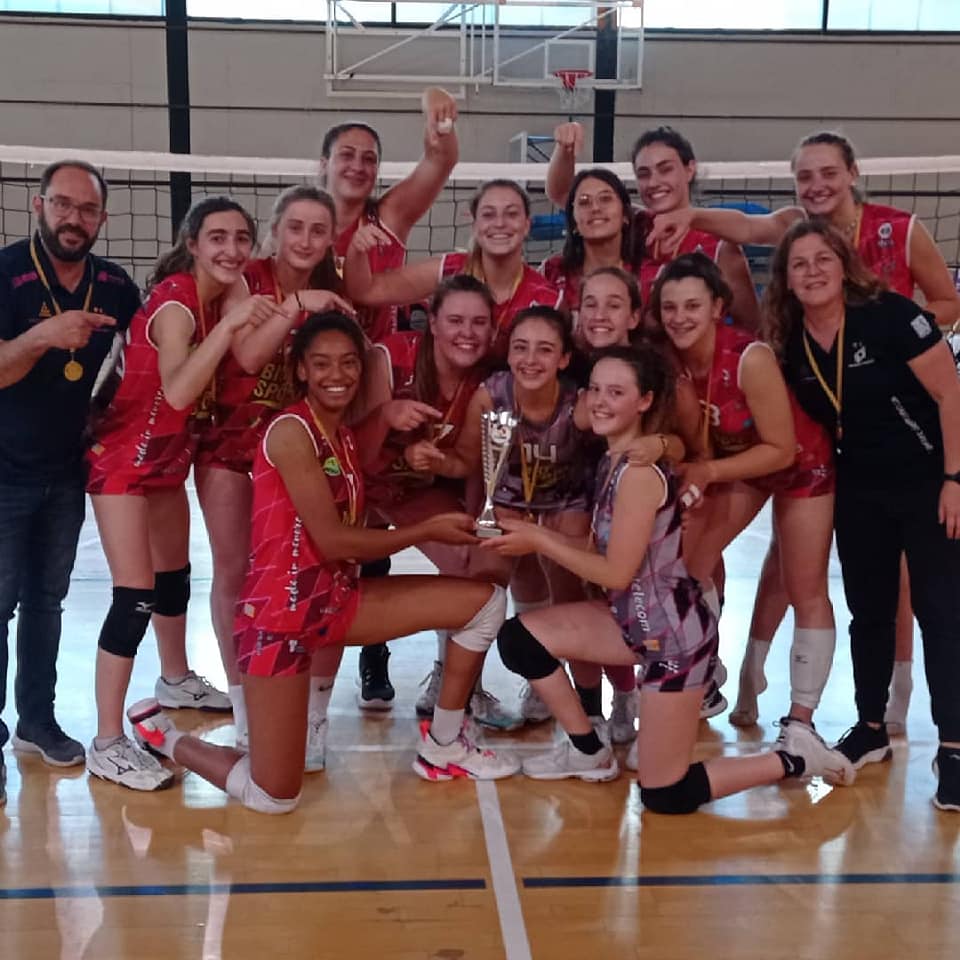 Foto de familia de las campeonas.