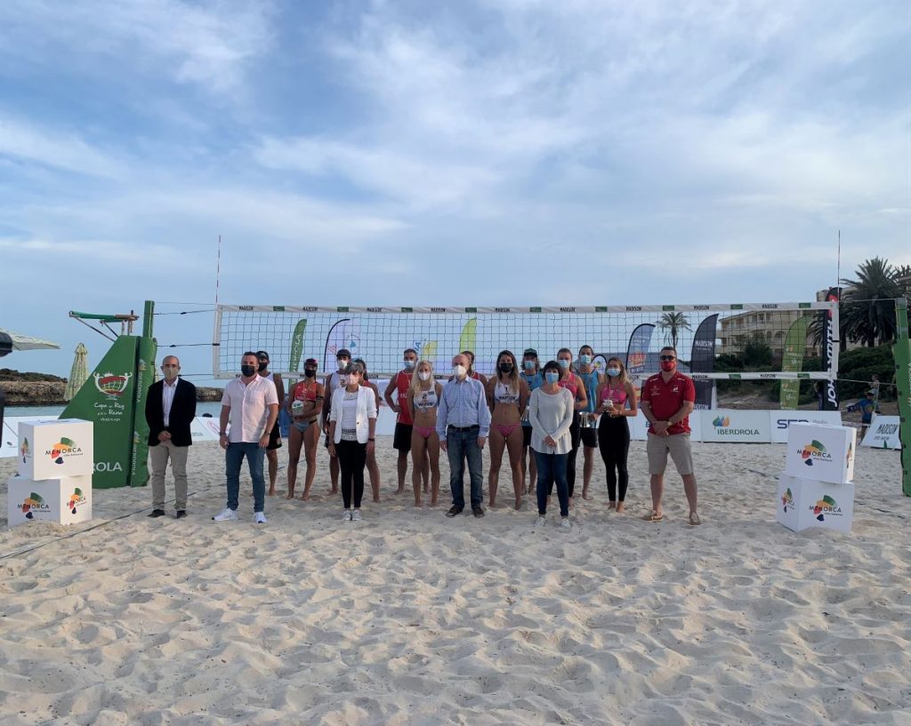 Foto de familia del campeonato de Voley playa