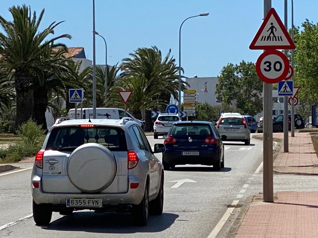 Señal de velocidad a la entrada a Maó (Foto: Tolo Mercadal)