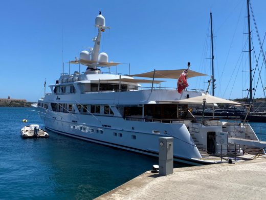 (Fotos) “Mirage”, el yate del fundador de Skype que impresiona en el puerto de Maó