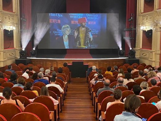 (Fotos) Cobertura y risas en el Teatre Principal