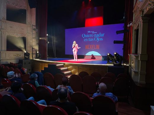 (Fotos) Cobertura y risas en el Teatre Principal