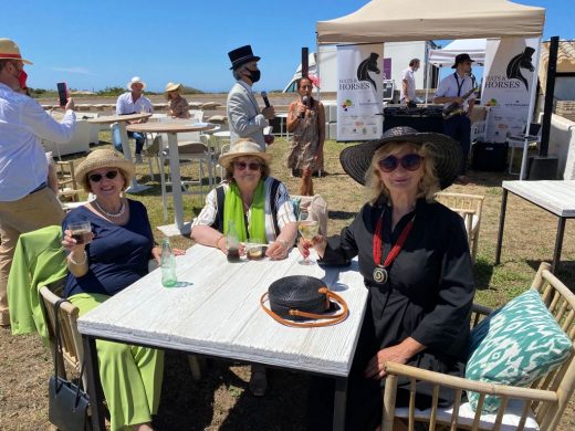 (Fotos) Caballos, sombreros y famosos en Ciutadella