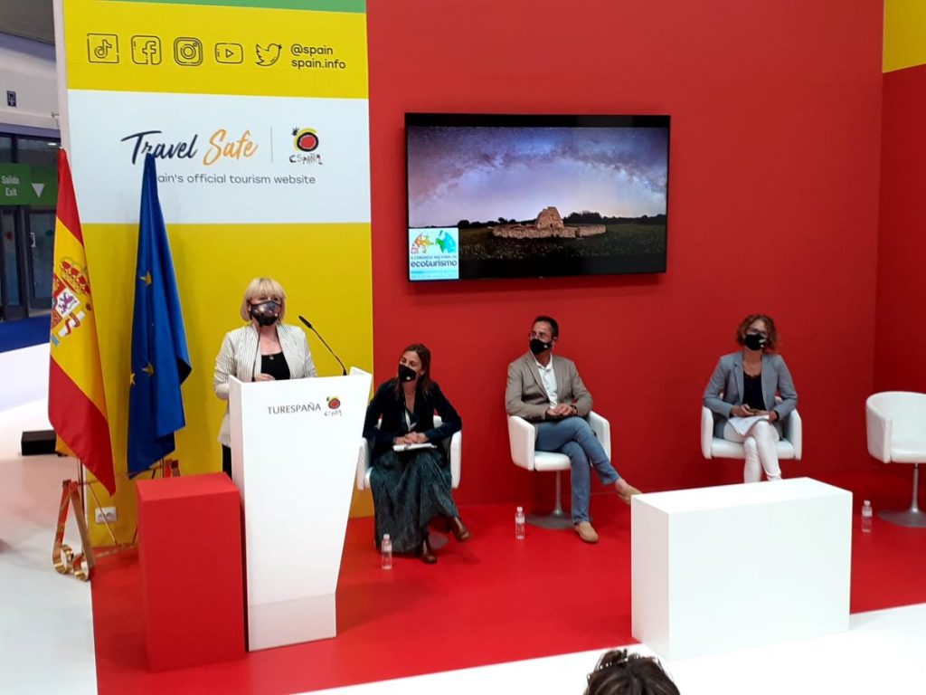 Laura Ruiz, directora insular del Servicio de Promoción Turística y Fondos Europeos del Consell de Menorca, en FITUR