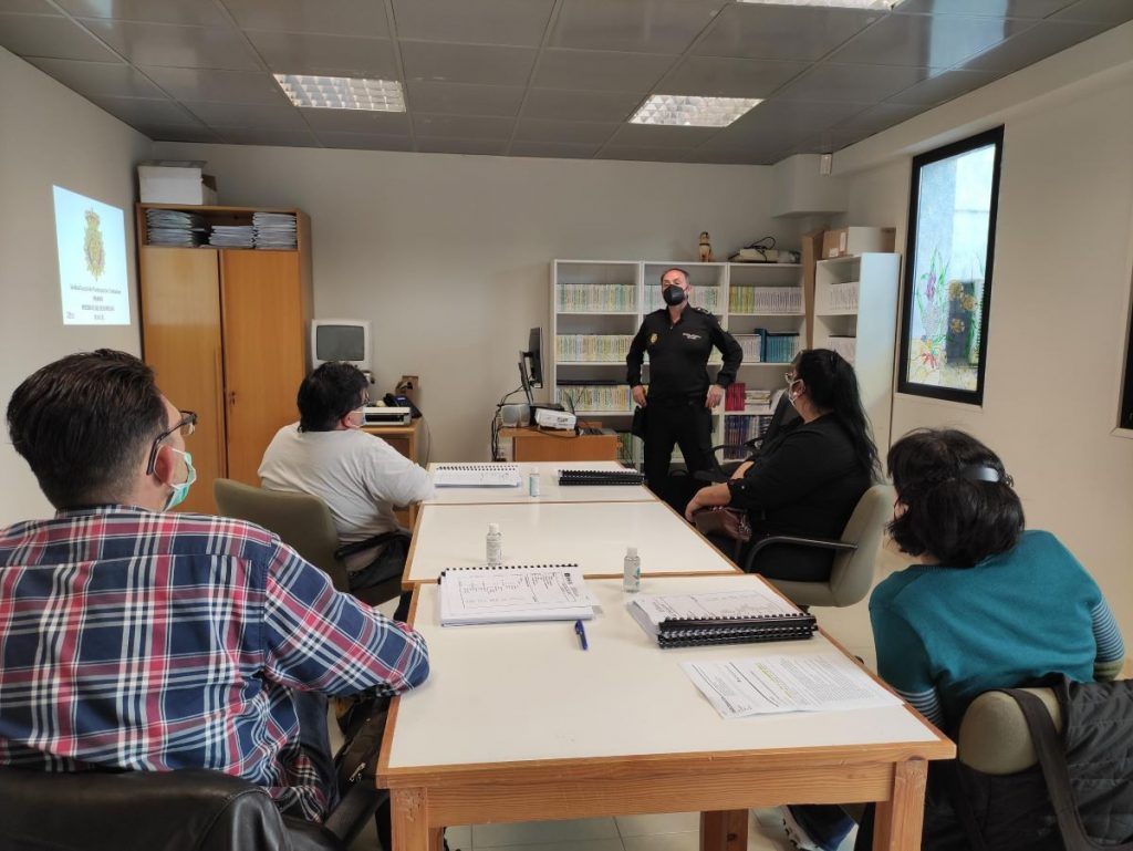 Trabajadores de la ONCE en el curso de la Policía Nacional