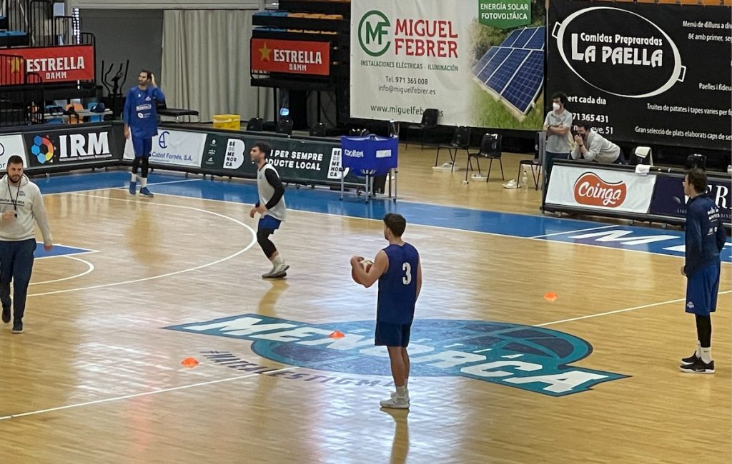 Primer entrenamiento después del parón por el brote de Covid