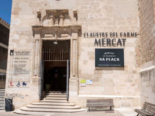 (Fotos) La nueva imagen de “Sa Plaça”  en el Claustre del Carme de Maó