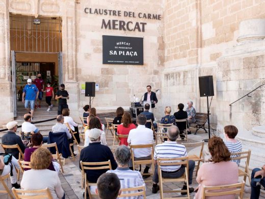 (Fotos) La nueva imagen de “Sa Plaça”  en el Claustre del Carme de Maó