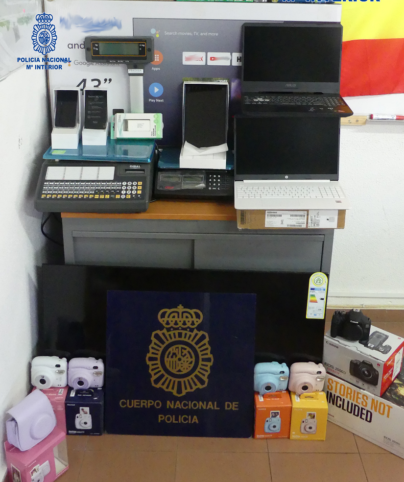 Material recuperado por los agentes.