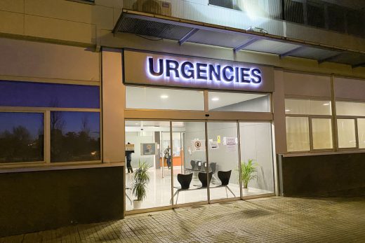Un hombre de 32 años y su hijo, de 9 años, continúan ingresados en el Hospital Mateu Orfila (Foto: T.M.)