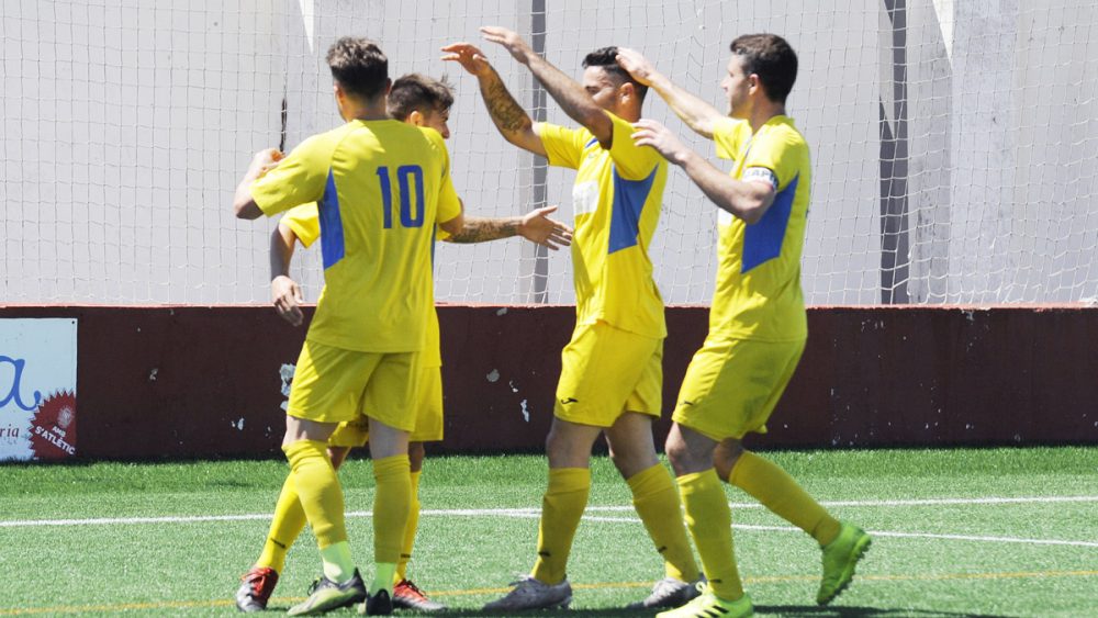 Celebración de un gol del Mercadal (Fotos: Cris Ruiz)