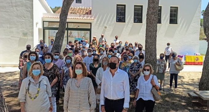 Foto de familia de Marga Prohens con los militantes.