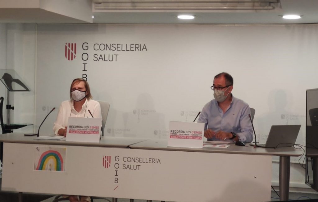 Eugènia Carandell y Javier Arranz, de la Conselleria balear de Salud