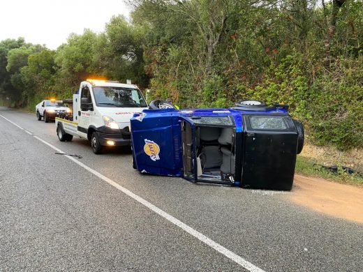 (Fotos) Aparatoso accidente en la carretera entre Es Mercadal y Fornells