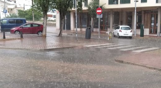 Fuerte lluvia en Maó.