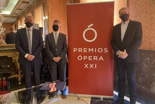 En la foto,  Oriol Aguilà, Presidente de Opera XXI y director del Festival de Perelada junto a José Monforte, Director General de Les Arts de Valencia y el director del Teatro La Zarzuela, Daniel Bianco.