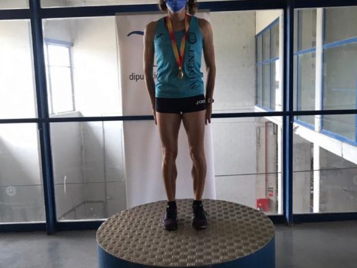 Triple medalla de oro en máster W45 para la atleta menorquina Lita López