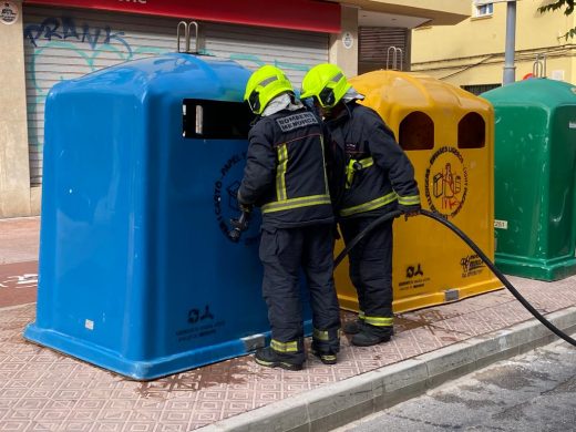 (Fotos) Un pequeño fuego desata las alarmas en Maó