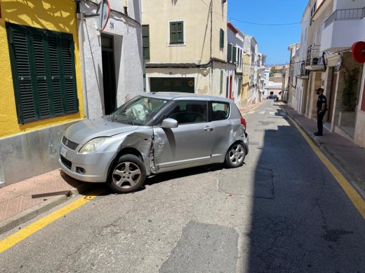 (Fotos) Accidente de tráfico en la calle Sant Andreu de Maó