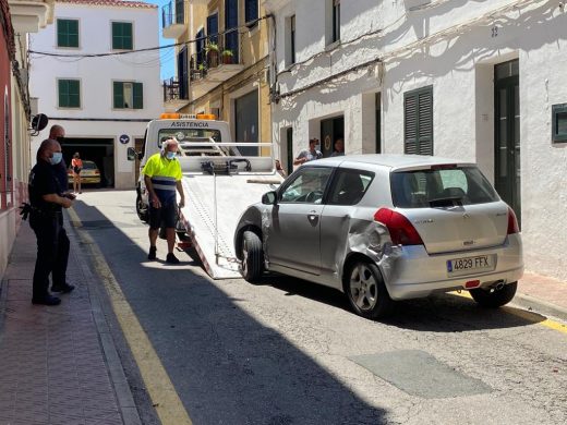 (Fotos) Accidente de tráfico en la calle Sant Andreu de Maó