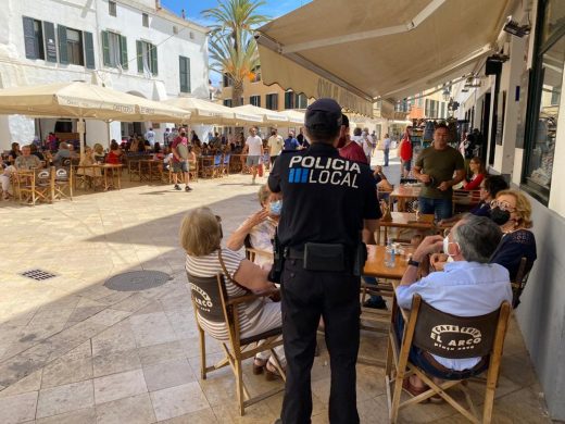 (Fotos y vídeo) Sant Joan pasado por agua y un “primer toc” sin “fabioler” en Ciutadella