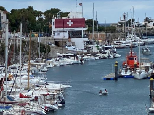 (Fotos y vídeo) Sant Joan pasado por agua y un “primer toc” sin “fabioler” en Ciutadella