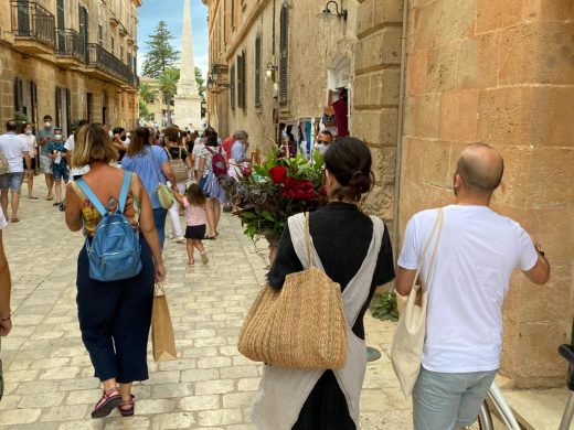 (Fotos y vídeo) Sant Joan pasado por agua y un “primer toc” sin “fabioler” en Ciutadella