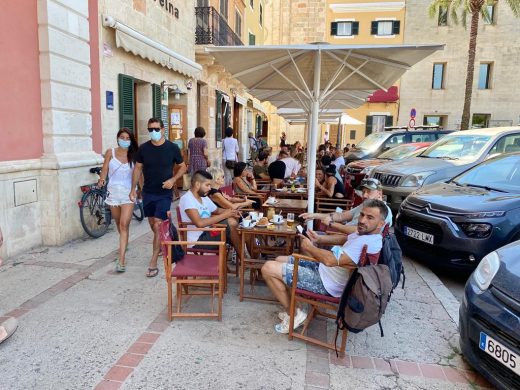 (Fotos y vídeo) Sant Joan pasado por agua y un “primer toc” sin “fabioler” en Ciutadella