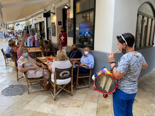 (Fotos y vídeo) Sant Joan pasado por agua y un “primer toc” sin “fabioler” en Ciutadella